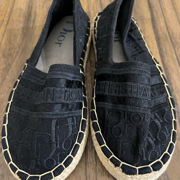 Size - Picture 2 of 3